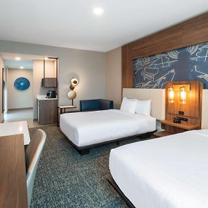 Queen Room Two Queen Beds City View Non-Smoking